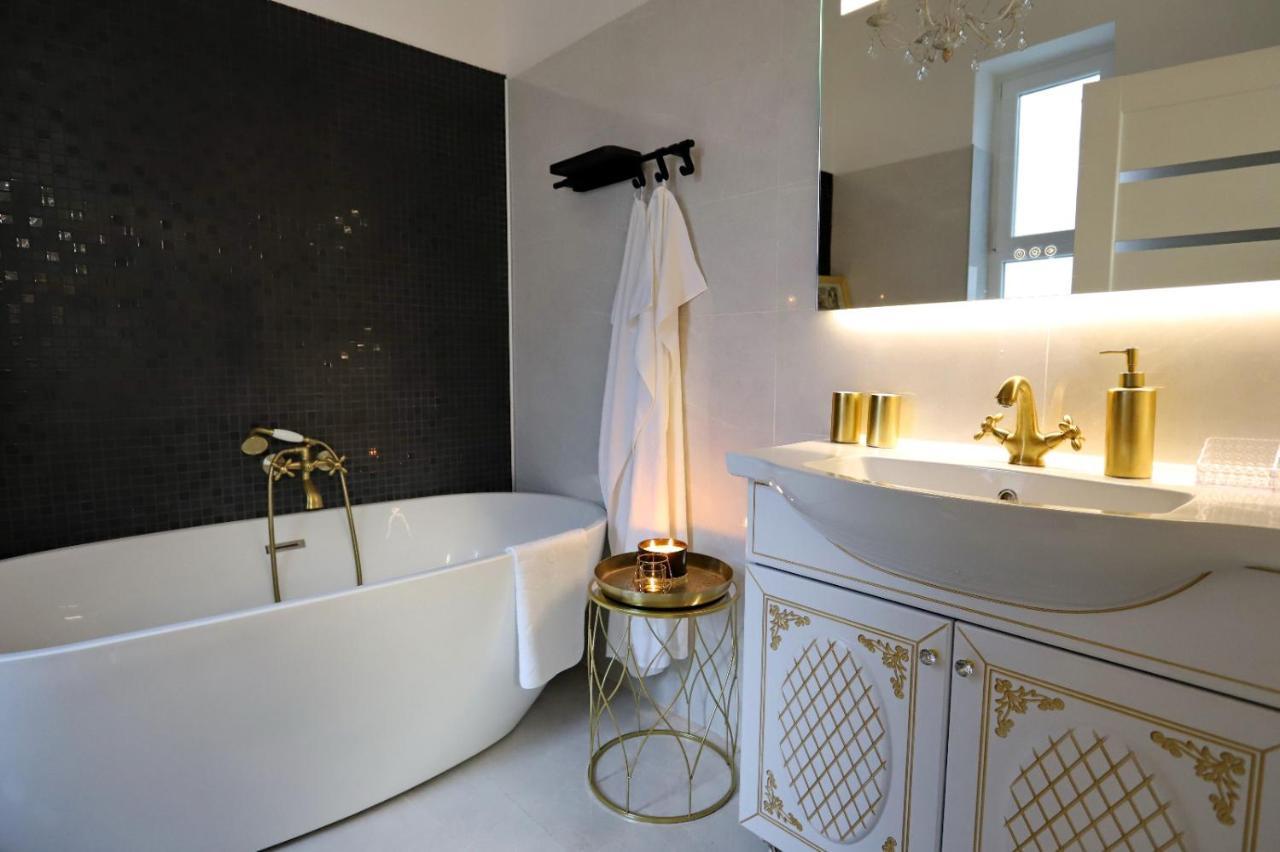 Central Luxury Apartments 오라데아 외부 사진